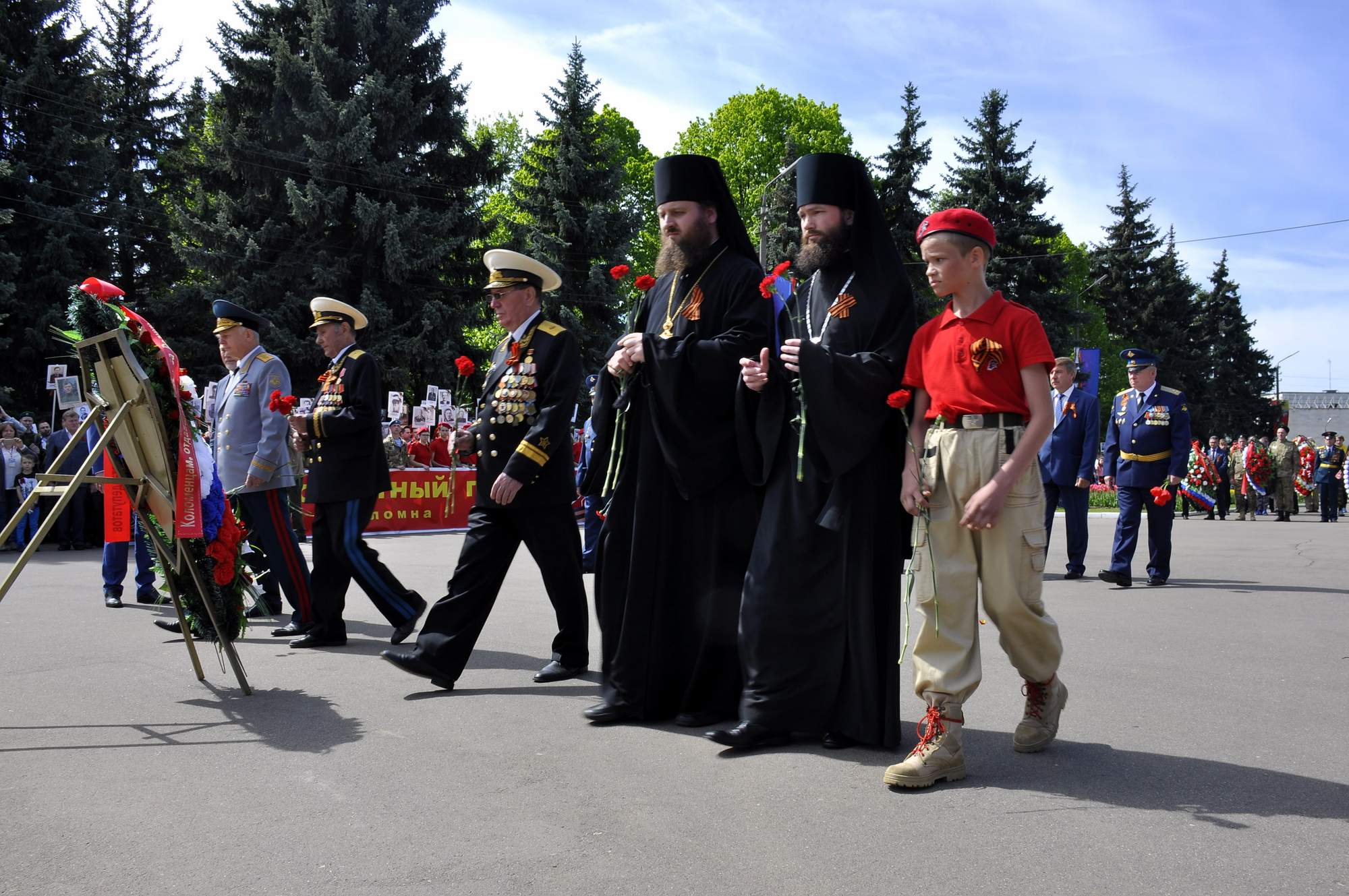 Памятный парад. 9 Мая день Победы в Коломенском. Коломна 9 мая. Коломна парад 9 мая. День Победы духовенство.